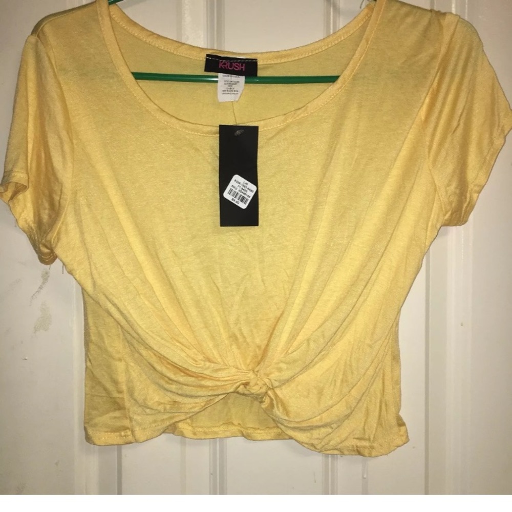 KRUSH ✨Yellow crop t shirt Sz Large